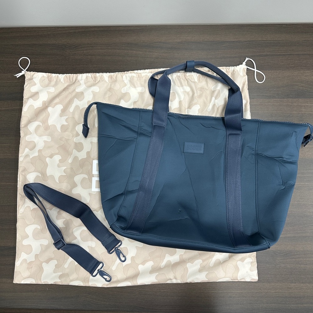 Dagne Dove Large Landon Neoprene Carryall Bag - New